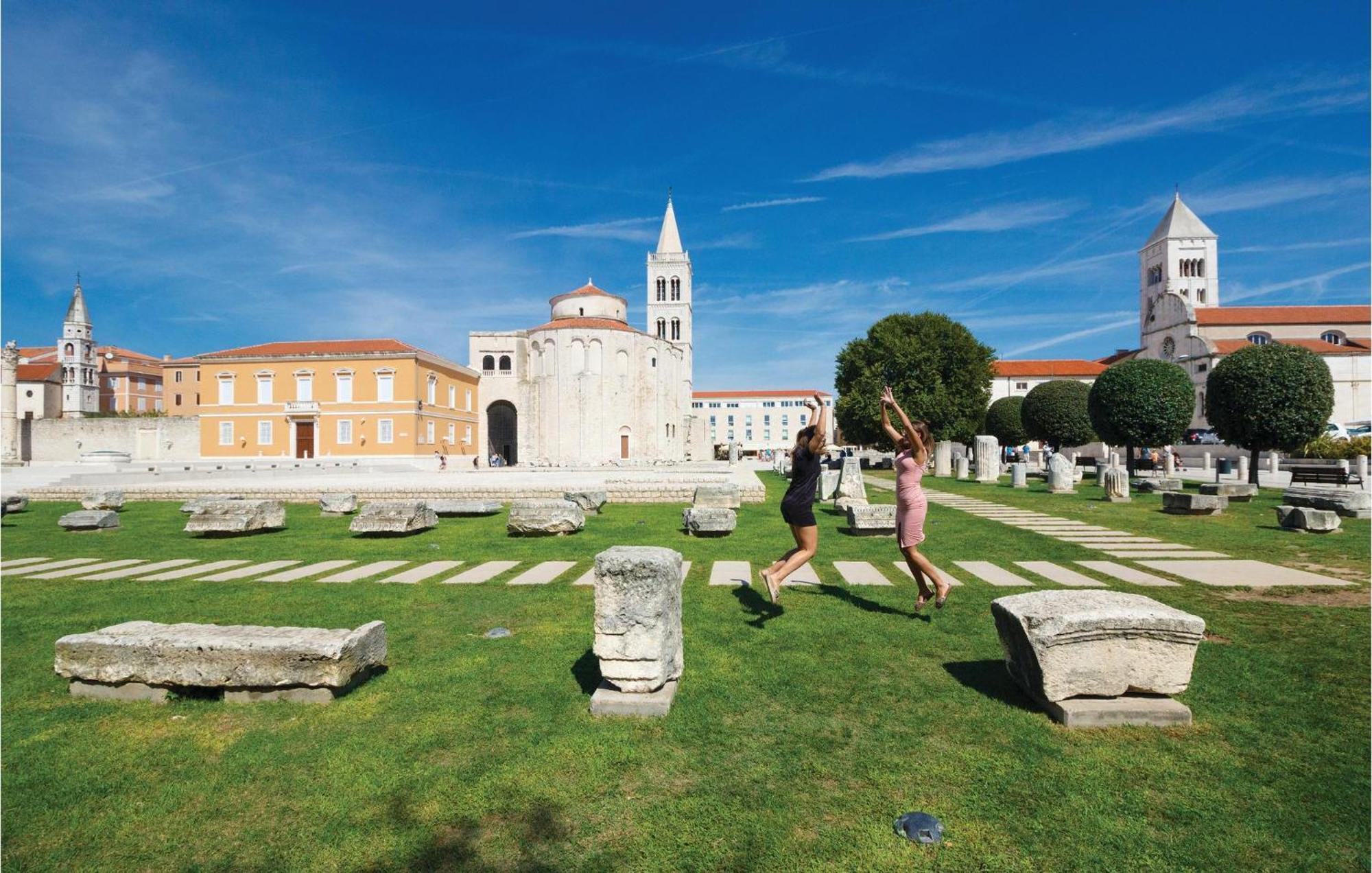 2 Bedroom Gorgeous Apartment In Zadar Exteriör bild